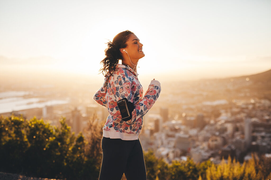 Woman walking to lose weight